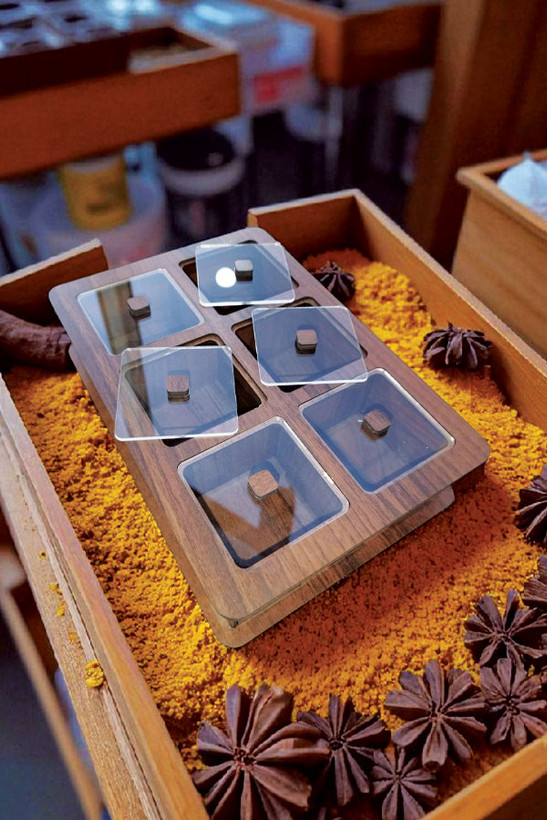 جعبه پذیرایی لوکس تبلیغاتی 6خانه هلیاگیفت مدل آدینا